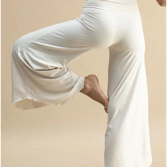 Indigo Luna Layla flare crop yoga pants - Picture 3 of 8